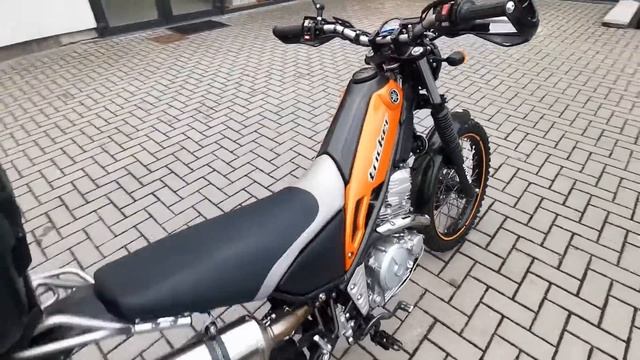 Yamaha XG 250 Tricker смотреть онлайн