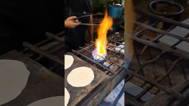 अमीर लोगो की शादीओ में ऐसा खाना होता हे 😳😳 Indian Wedding Food In Vadodara смотреть онлайн