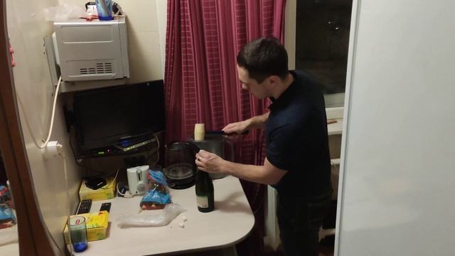 как подсластить жене, если третья бутылка кислая) смотреть онлайн