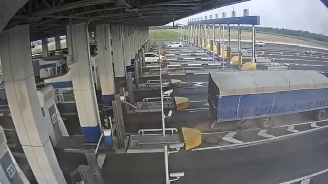 Мгновенная карма на платном участке М4 "Дон" смотреть онлайн