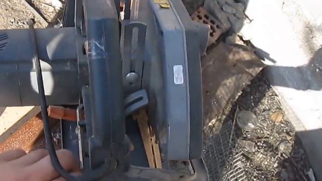 Торцовочная пила из ручной циркулярки. Необычное использование циркулярной пилы. смотреть онлайн