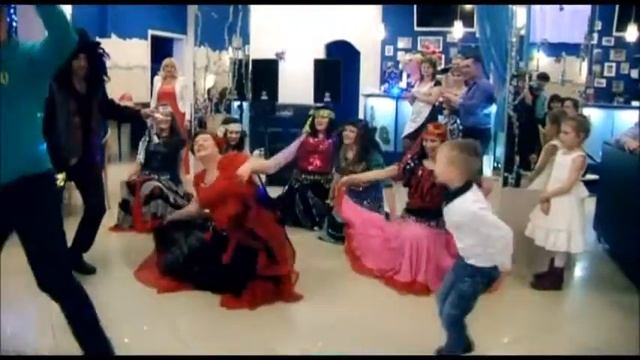 В образе цыганки на свадьбе Наташи и Алексея 14 февраля 2015 года, ресторан "Неаполь". смотреть онлайн