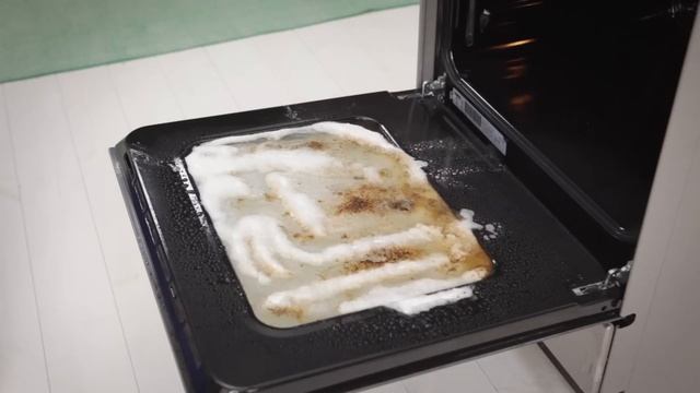 Zanussi Easy Tips: Clean Your Oven With Baking Soda