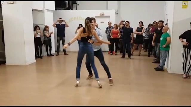 Bachata Sensual Jorge y Mónica - "La Estrategia" [Johnny Sky] - www.madrid-dance.com смотреть онлайн