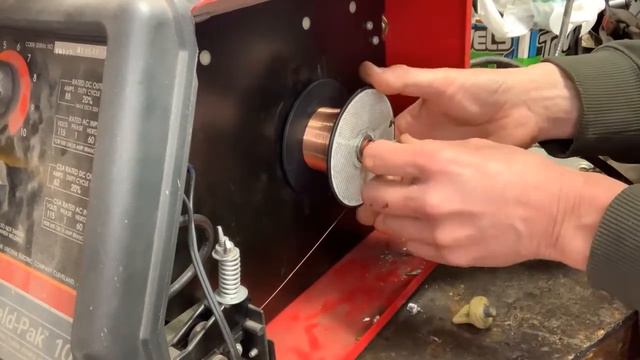 Mig Welding spring trick to keep your spool from unreeling or birdnesting смотреть онлайн