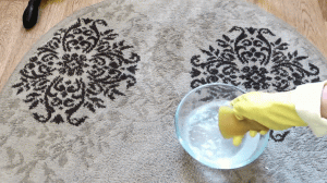 Как очистить ковер от застарелых пятен в домашних условиях