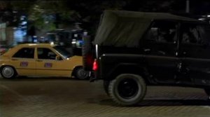 Под откос / Derailed (2002) - car chase scene