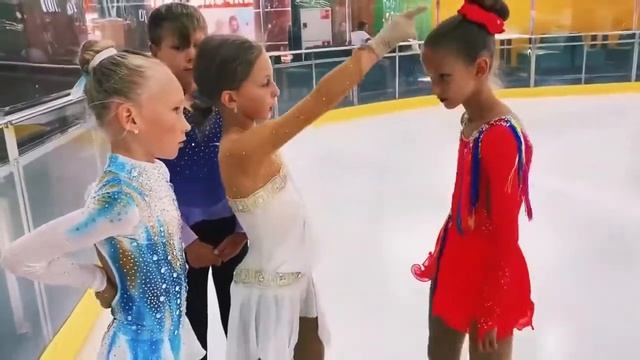 Ледовый каток ТРК MEGANOM смотреть онлайн