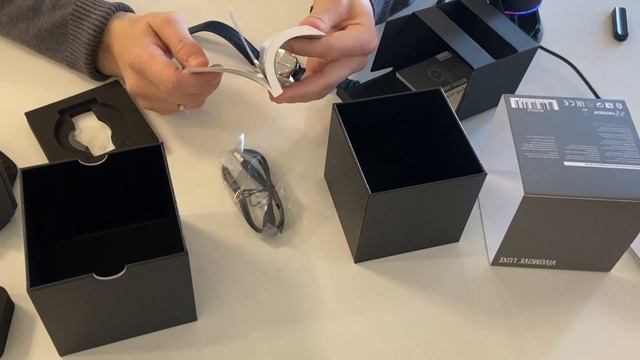 Распаковка и обзор часов Garmin Vivomove Luxe с итальянским темно-синим ремешком смотреть онлайн