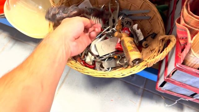 УНИКАЛЬНЫЙ АНТИКВАРИАТ, ФРАНЦИИ барахолка и винтажные вещи в СЕКРЕТНОМ МЕСТЕ в верхних Альпах! смотреть онлайн