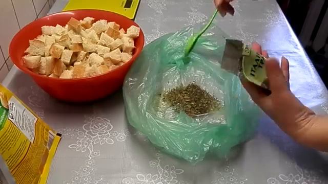 Сухарики в домашних условиях Как сделать сухарики для салатов и к пиву смотреть онлайн