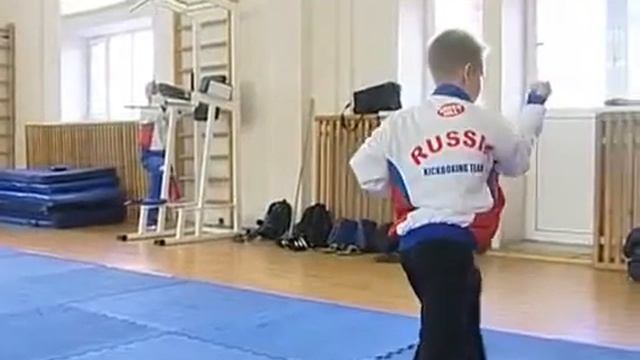 Семь медалей завоевали кикбоксёры Череповца смотреть онлайн