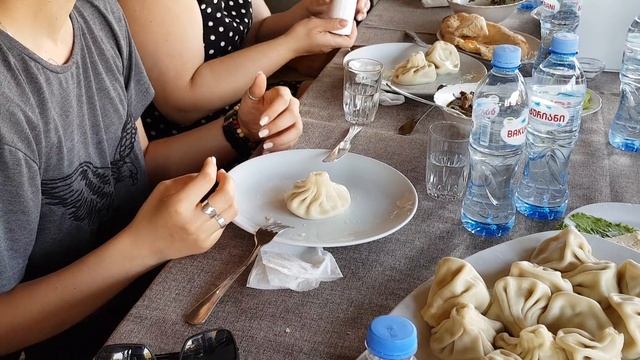 How to eat a Khinkali - Georgian dumpling смотреть онлайн