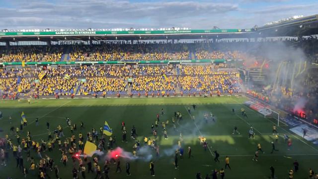 BRØNDBYFANS STORMER BANEN EFTER SLUTFLØJT - BRØNDBY IF 2-0 FC NORDSJÆLLAND - 24. MAJ 2021 смотреть онлайн
