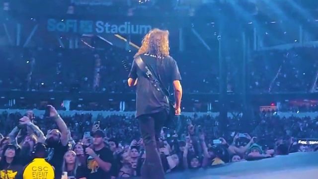 KIRK HAMMETT GETS ANGRY AT ROBERT TRUJILLO LIVE (2023) #METALLICA смотреть онлайн