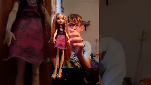 КУКЛЫ В ДОБРЫЕ РУКИ! КАК ВЫПРЯМИТЬ ВОЛОСЫ УТЮЖКОМ ДЛЯ ВОЛОС КУКЛЕ? смотреть онлайн