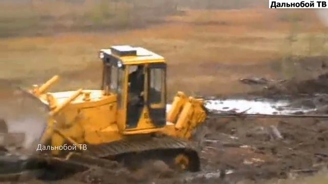 БУЛЬДОЗЕР Жёстко застрял ✅ БУЛЬДОЗЕРЫ в грязи, снегу На Бездорожье Тракторы по болоту смотреть онлайн