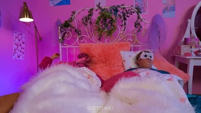 Ice Cream? And Sprats?? PREGNANT WEDNESDAY VS PREGNANT BARBIE || Funny Situations by Gotcha! смотреть онлайн