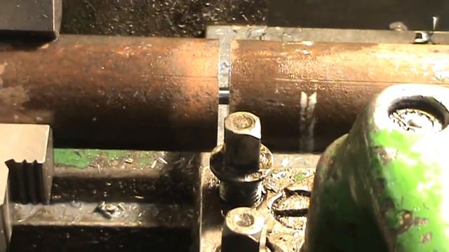 Отрезной резец и колбаса