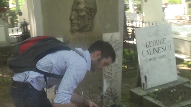 La mormantul lui Mihai Eminescu смотреть онлайн