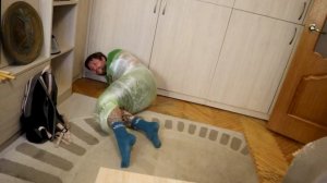 Взяли в плен и замотали в пленку. Смогу выбраться?