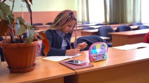 Мой первый ПОЦЕЛУЙ в ШКОЛЕ, учительница нас ЗАСТУКАЛА