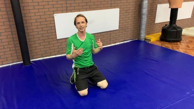 Безопасный перекат назад через плечо на любой опоре смотреть онлайн