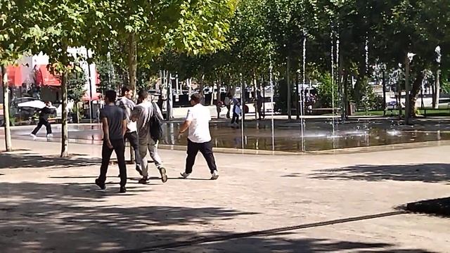 Сухой мост. Фонтан в парке Деда Эна. Памятник родному языку. (Грузия, Тбилиси) смотреть онлайн