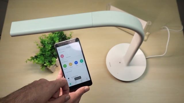 Xiaomi Philips Eyecare Smart Lamp - умная лампа смотреть онлайн