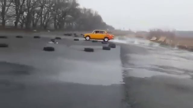 ВАЗ 21011ЖЕЛТОК смотреть онлайн