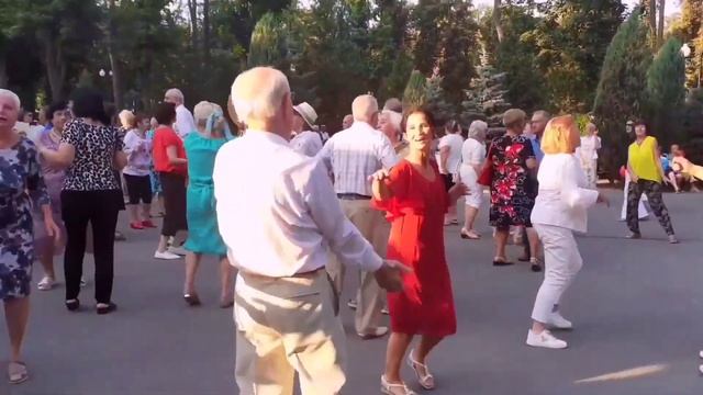 БЕЛАЯ БЕРЁЗА, ТЫ ЛЮБОВЬ МОЯ! ТАНЦЫ ХАРЬКОВ УКРАИНА СЧАСТЛИВЫЕ ДНИ смотреть онлайн