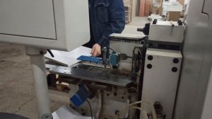 Работа станка кромочник