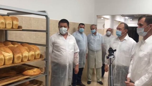 Андрей Коробка посетил с рабочим визитом три социально значимых предприятия Кущёвского района. смотреть онлайн