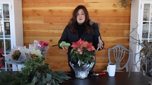 Using Poinsettias in a Fresh Cut Flower Arrangement! ??? // Garden Answer смотреть онлайн