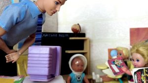 ЗАСТРЯЛ! ПРИДЕТСЯ ПИЛИТЬ😡😱🤣 Катя и Макс веселая семейка! Смешные куклы истории Барби и ЛОЛ Дарине