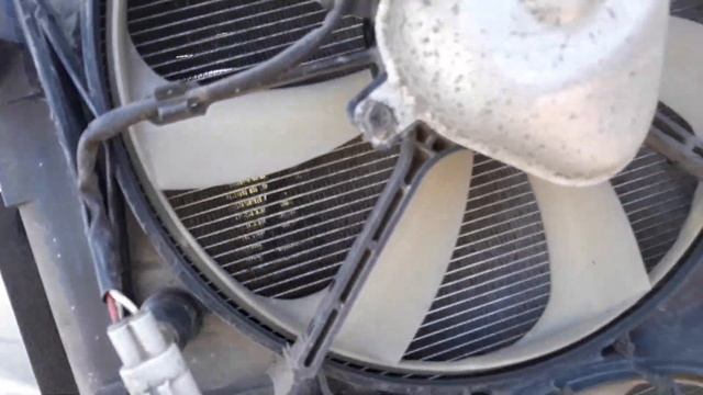 Замена радиатора на #Toyota #Camry 40 2.4 (после 5тис пробега, начало мокреть в кружочке за крышкой