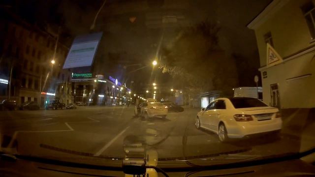 Заснял махач таксиста Яндекс такси с бухим пассажироь. Взял интервью. смотреть онлайн