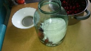 ВАРЕНЬЕ И КОМПОТ ИЗ ВИШНИ НА НОЖКЕ