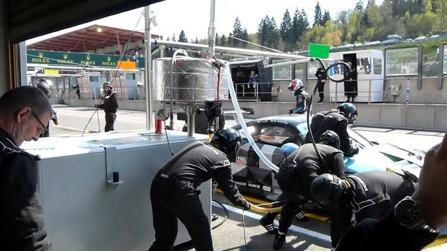 Pitstop of the Dempsey Proton car #77, filmed from pitbox Spa WEC 2016 смотреть онлайн