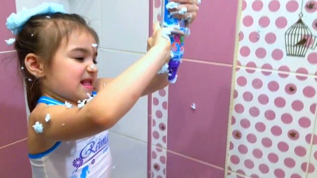 ПЕНА ДЛЯ ВАННЫ CRAZY SOAP KIDS STUFF | ИГРЫ В ВАННОЙ И РАЗВЛЕЧЕНИЯ ДЛЯ ДЕТЕЙ смотреть онлайн