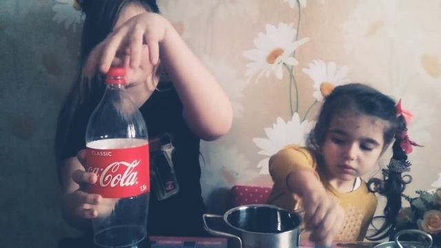 ГОТОВИМ ЖЕЛЕ ИЗ КОКА-КОЛЫ!1 ЧАСТЬ смотреть онлайн