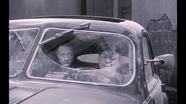 Так далеко, так близко! Небо над Берлином 2.Годен к военному использованию Мы все для этого пригод смотреть онлайн