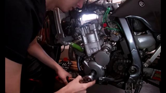 Třetí Vlog - Suzuki Drz 400 Sm (470)/Kontrola Vůlí Ventilů/Valve Clearance Check And Adjustment