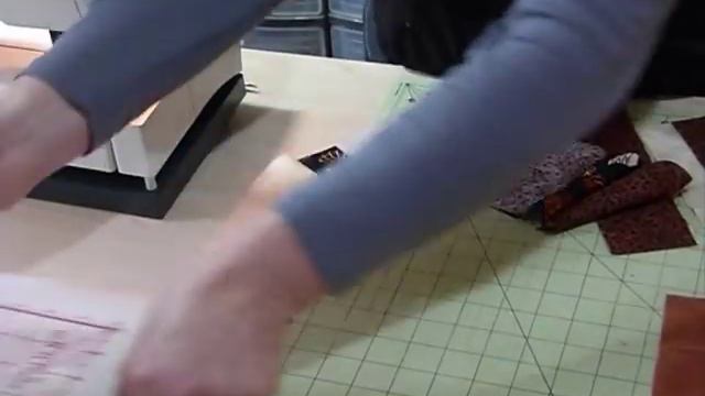 How to make a square block for a Squared quilt - Quilting Tips & Techniques 122 смотреть онлайн