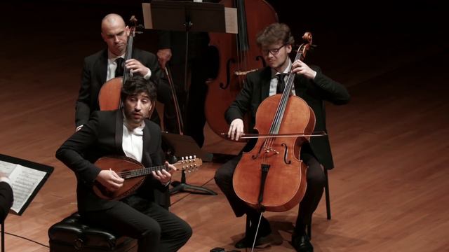 Vivaldi: Concerto in D major for Mandolin, Strings, and Continuo, RV 93, I. Allegro Giusto смотреть онлайн