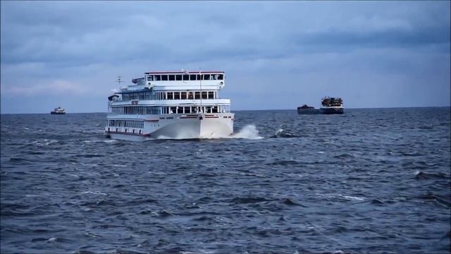 Теплоход Зосима Шашков в Рыбинском море в Свежий ветер 30 08 2014г смотреть онлайн