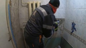 Демонтаж старой плитки в ванной \ Ремонт продолжается
