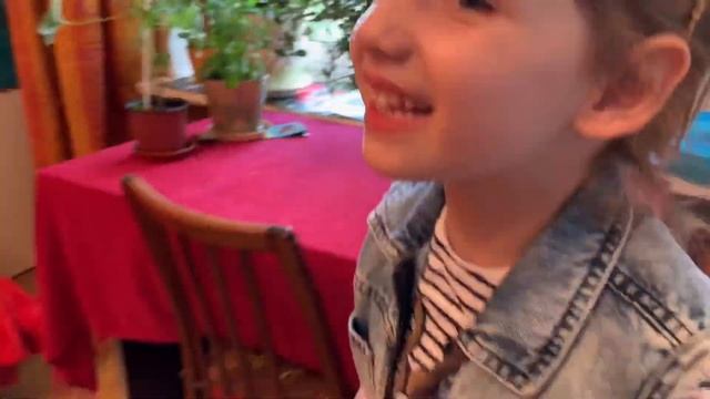 Проведали прабабушку и свозили её в ресторан «Урюк» на Вавилова