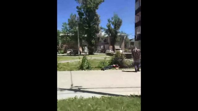 Мужчина лежит без сознания на проспекте Мира смотреть онлайн