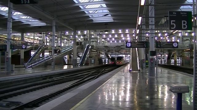 Salida de el AVE 103 Puerta de Atocha смотреть онлайн